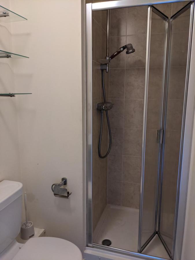 Simple 2-Bedroom 1.5 Bath Apartment In Thornhill 南安普敦 外观 照片