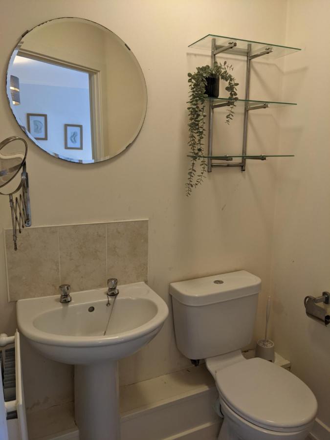 Simple 2-Bedroom 1.5 Bath Apartment In Thornhill 南安普敦 外观 照片