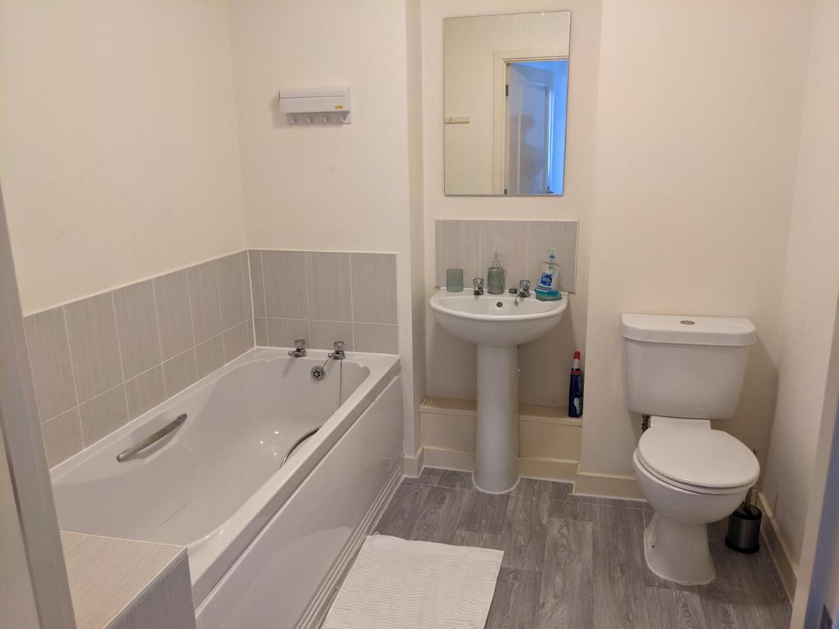 Simple 2-Bedroom 1.5 Bath Apartment In Thornhill 南安普敦 外观 照片
