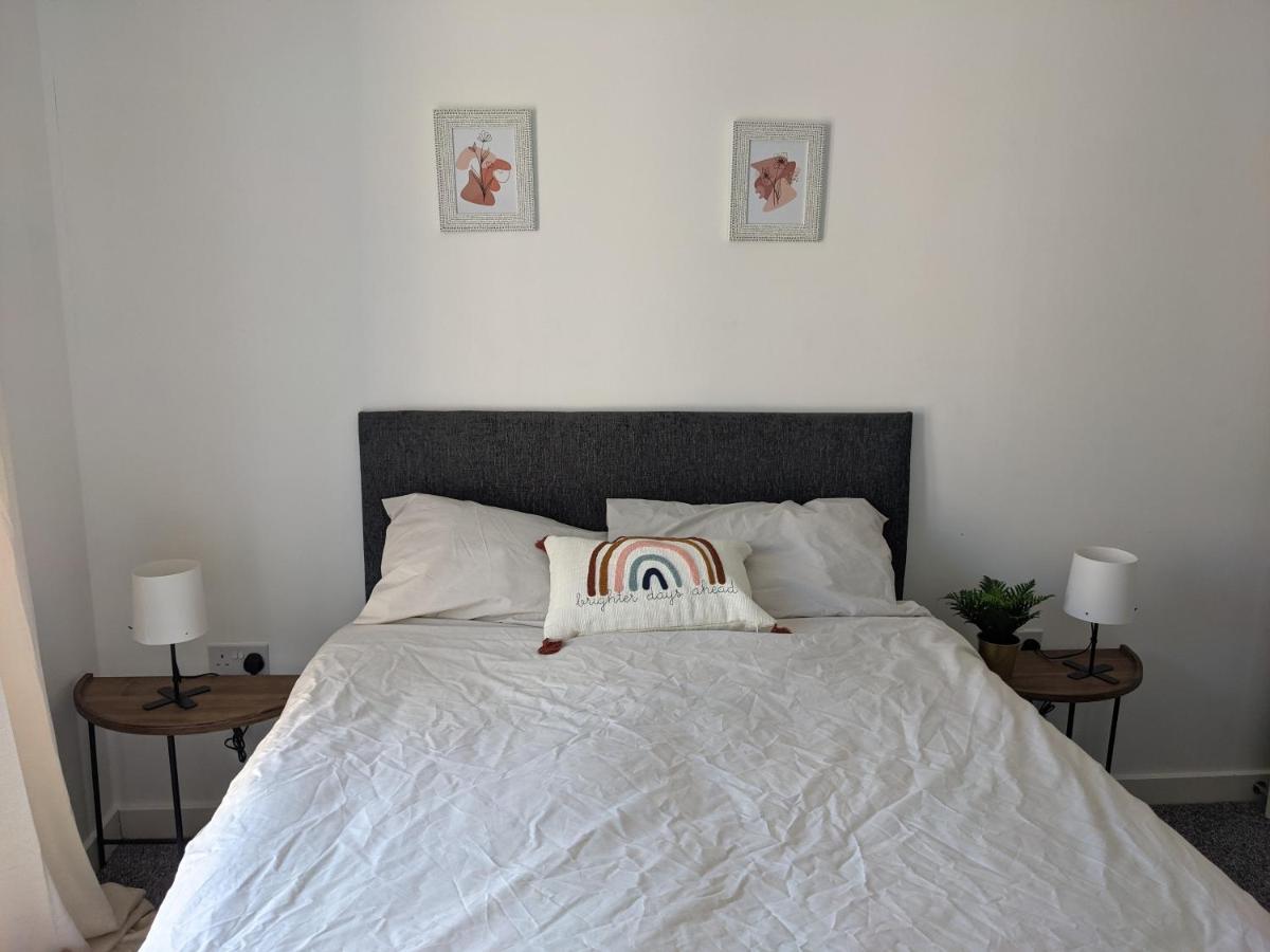 Simple 2-Bedroom 1.5 Bath Apartment In Thornhill 南安普敦 外观 照片
